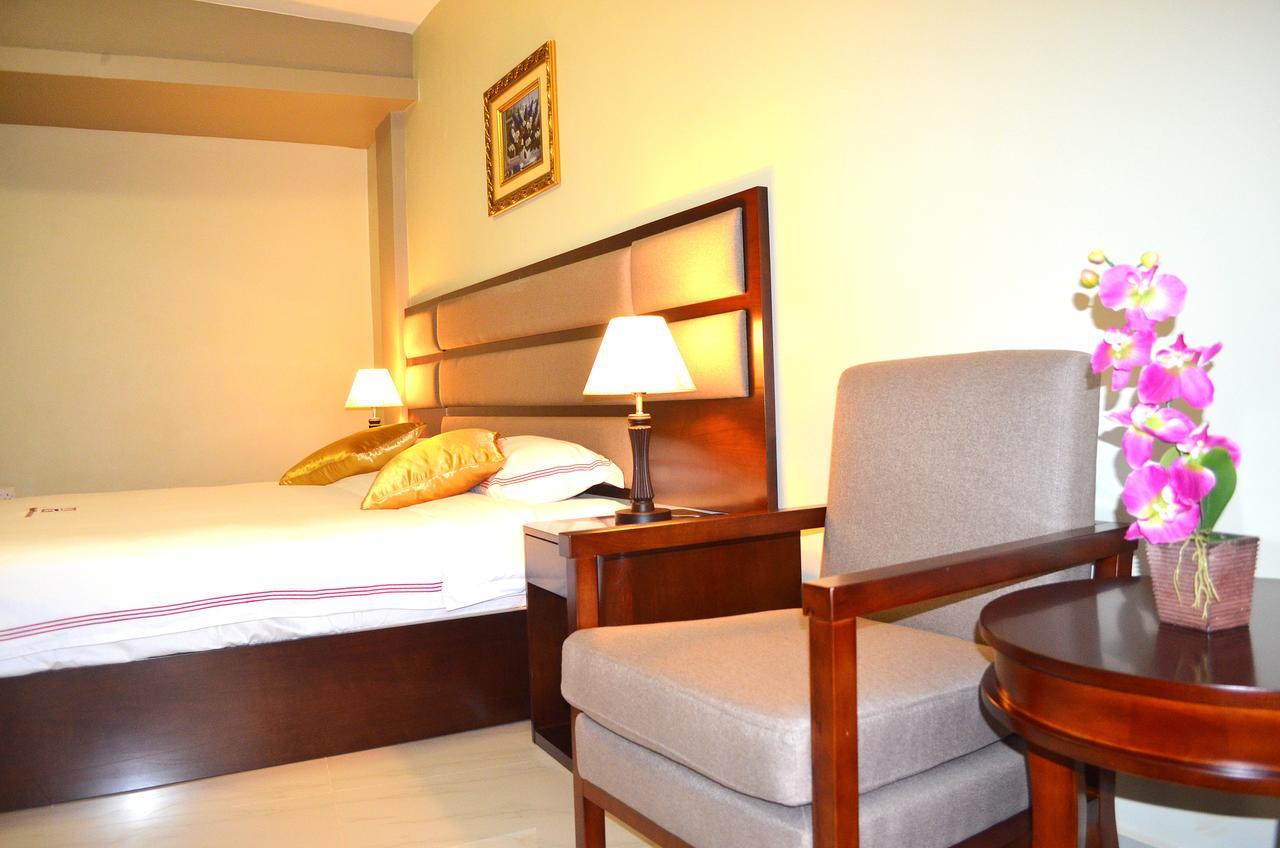 Hillside Plaza Hotel Kampala Bagian luar foto