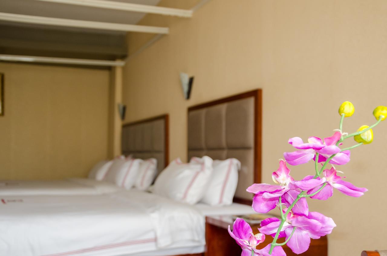 Hillside Plaza Hotel Kampala Bagian luar foto