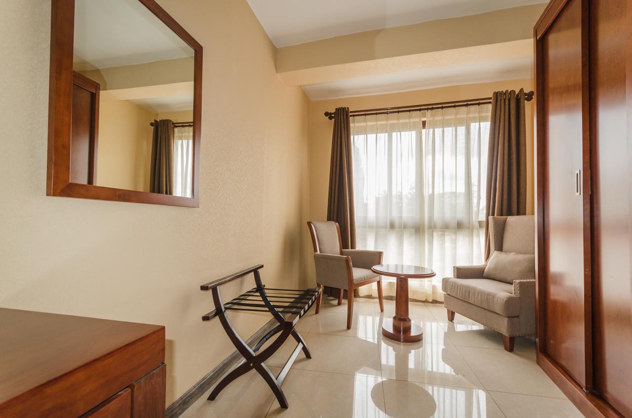 Hillside Plaza Hotel Kampala Bagian luar foto