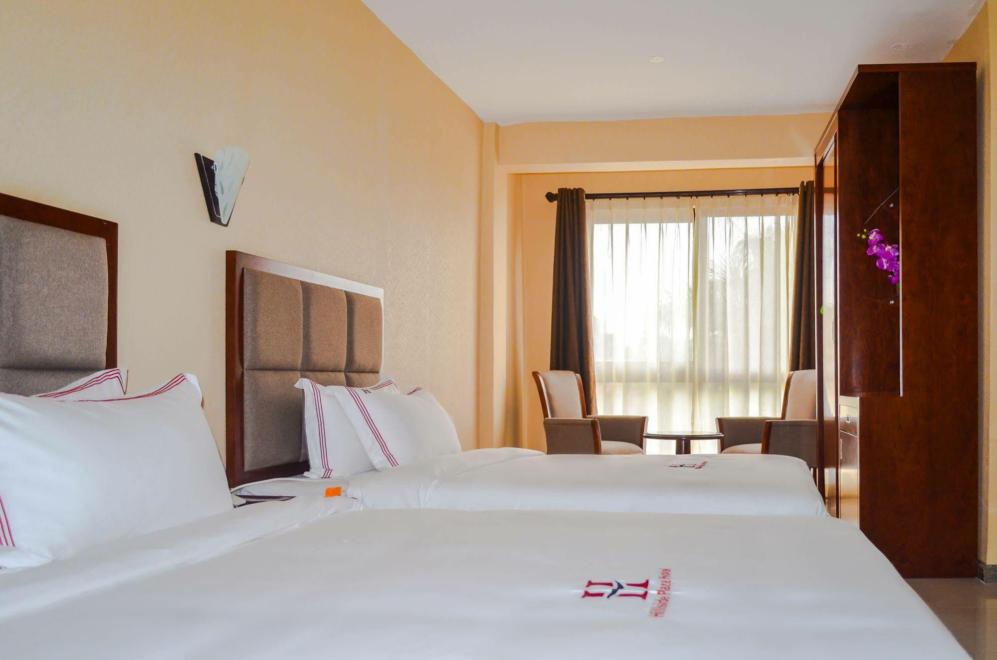 Hillside Plaza Hotel Kampala Bagian luar foto
