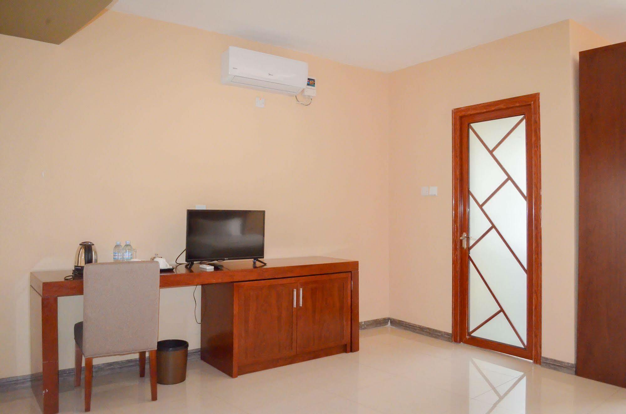Hillside Plaza Hotel Kampala Bagian luar foto