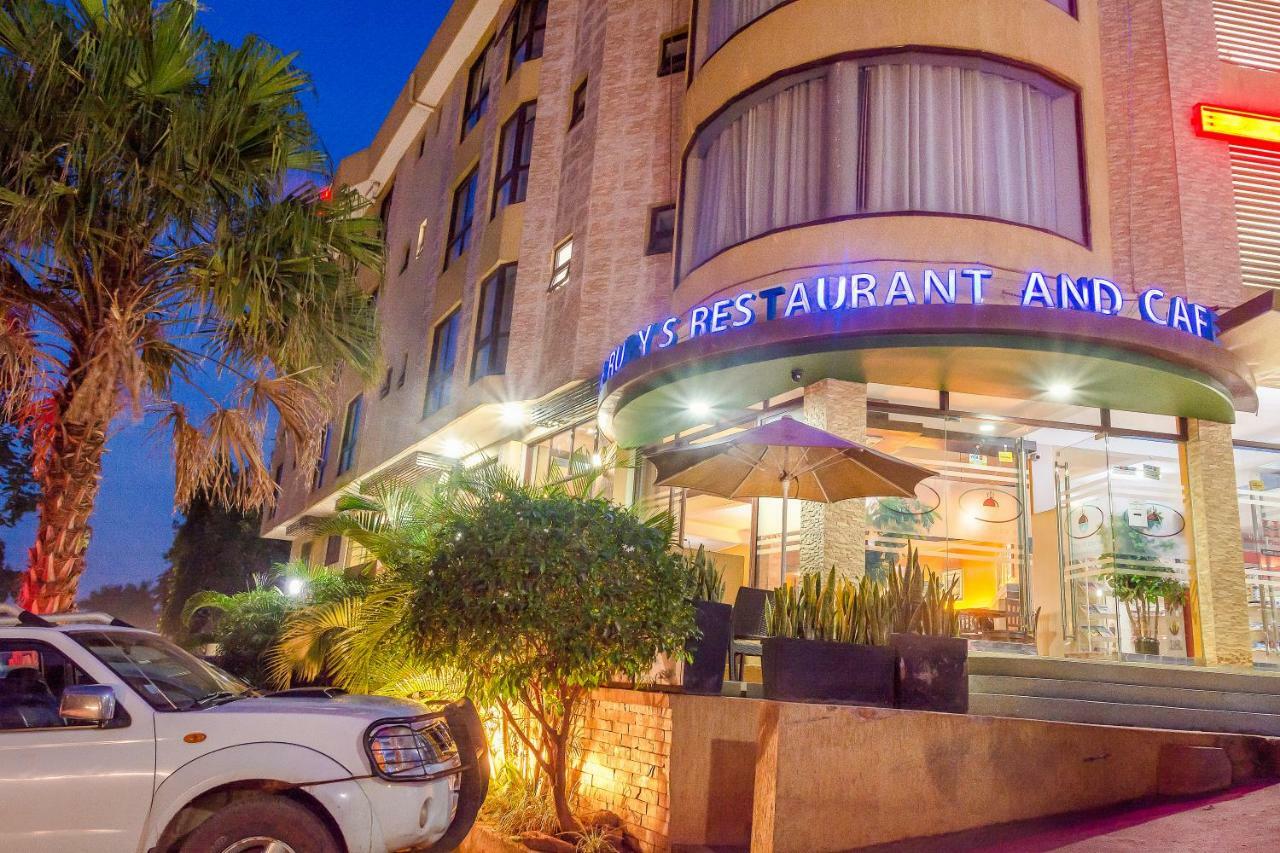 Hillside Plaza Hotel Kampala Bagian luar foto